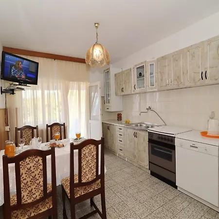 Marijana - Comfort Two Bedroom With Terrace And Garden View Marijana 2 Apartman Prižba