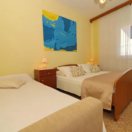 Apartman Marijana - Comfort Two Bedroom With Terrace And Garden View Marijana 2 Prižba
