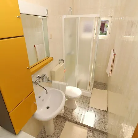 Marijana - Comfort Two Bedroom With Terrace And Garden View Marijana 2 Apartman Prižba